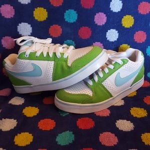 Girls size 3Y Nike tennis shoes